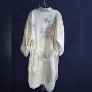 Beautiful Vintage Puff Robe